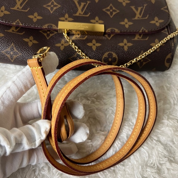 Louis Vuitton Monogram Favorite MM - Picture 9 of 10